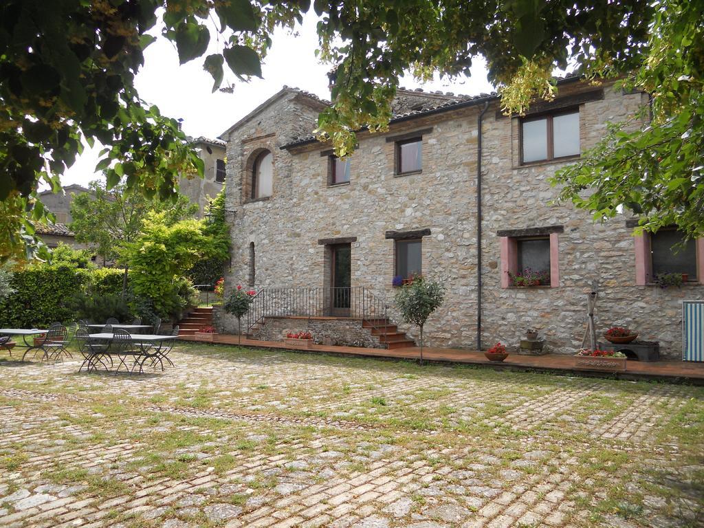 Il Giardino Degli Ulivi Villa Castelraimondo Luaran gambar