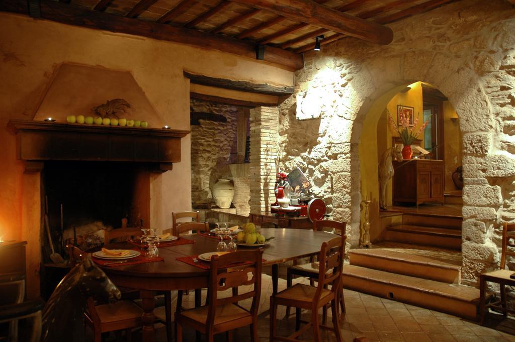 Il Giardino Degli Ulivi Villa Castelraimondo Luaran gambar