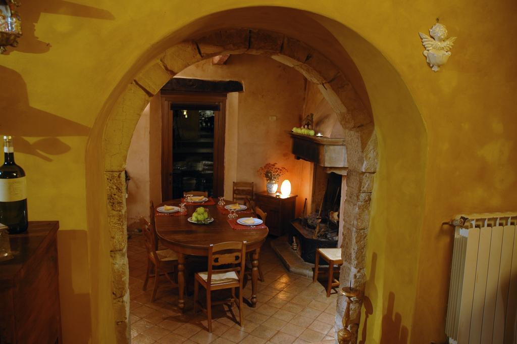 Il Giardino Degli Ulivi Villa Castelraimondo Luaran gambar